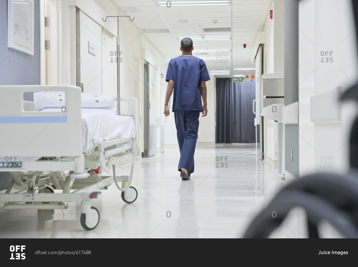 Выходить больной. Выход из больницы. Выходить больной. Выходить больной. Сердечный приступ и инсульт разница.