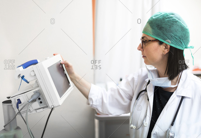 Doctor adjusting medical device - Offset