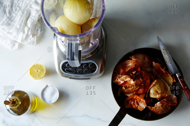 Peeled onions in a blender