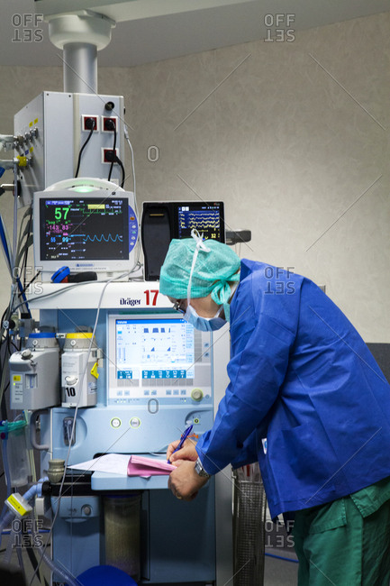 April 7, 2016: Reportage in an operating theatre during a hysterectomy using the da Vinci robot, in France