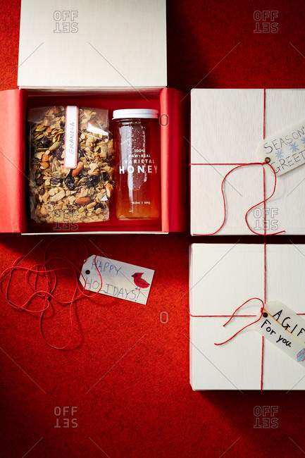 Granola and honey holiday gifts