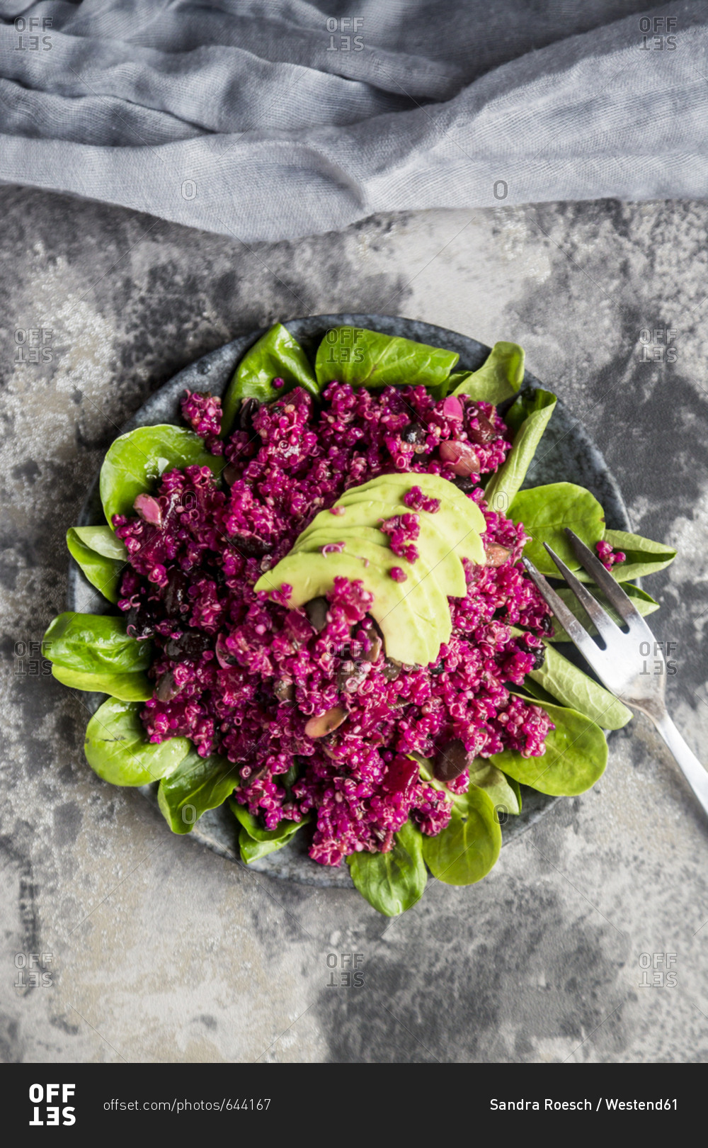 Quinoa salad with beetroot- lamb\'s lettuce and avocado