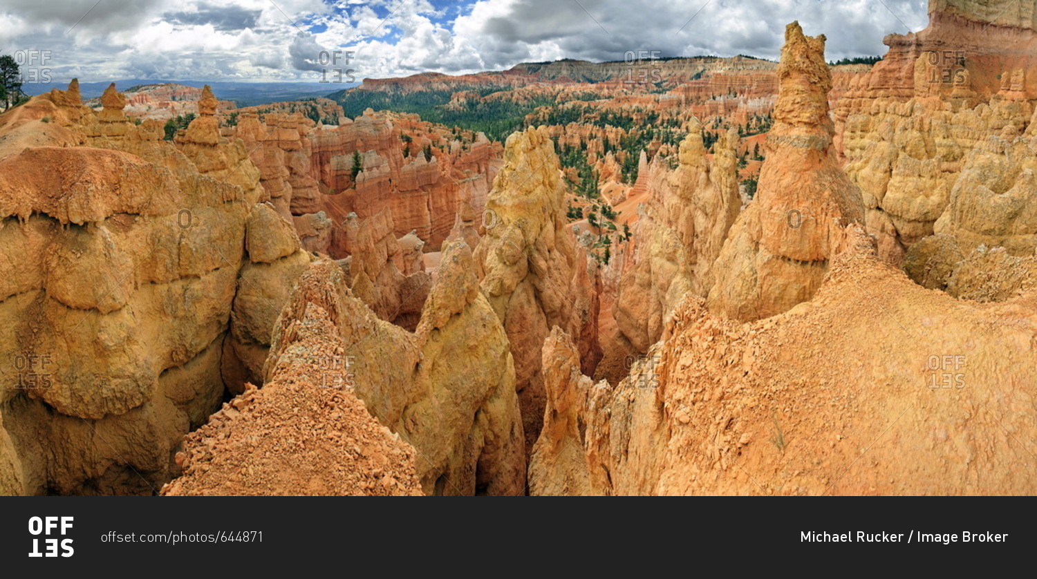 Amphitheater with sandstone pillars or hoodoos, landscape formed by erosion, Bryce Canyon National Park, Utah, United States, North America
