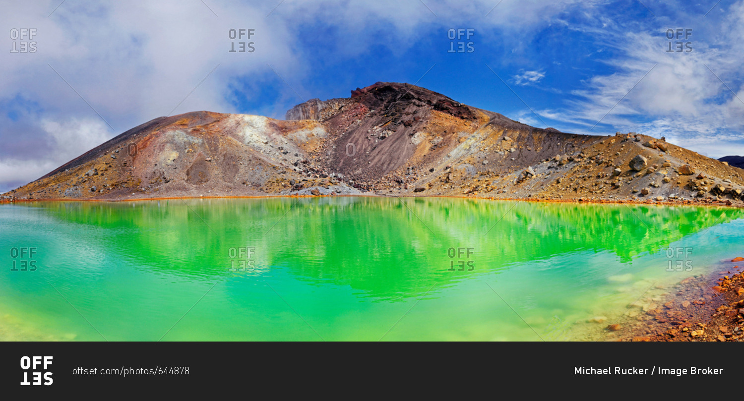 Green sulphurous Emerald Lakes and volcanic Mt Tongariro, Tongariro National Park, Manawatu-Wanganui, North Island, New Zealand, Oceania