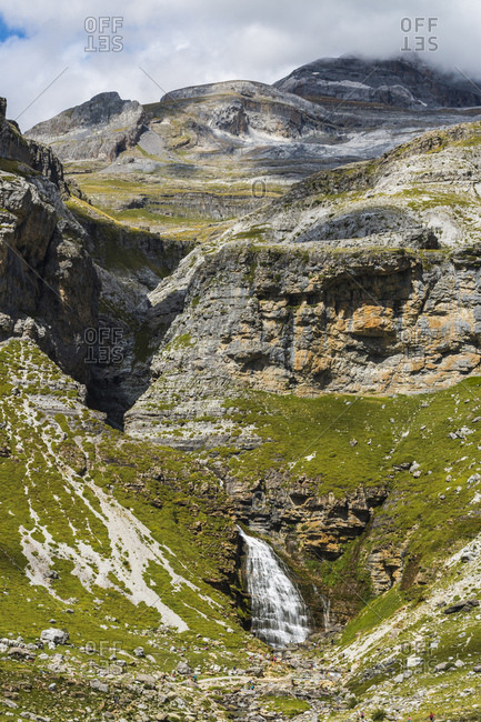 Cola de Caballo waterfall below Monte Perdido at the head of the Ordesa Valley, Ordesa National Park, Pyrenees, Aragon, Spain, Europe