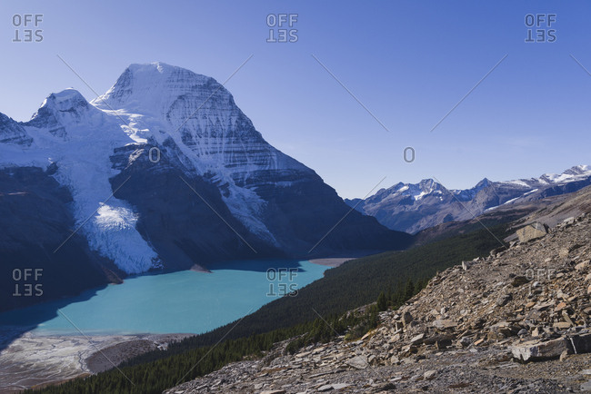 The highest peak of the Canadian Rockies, Mount Robson, and the Berg Lake viewed from the Mumm Basin trail, UNESCO World Heritage Site, Canadian Rockies, British Columbia, Canada, North America