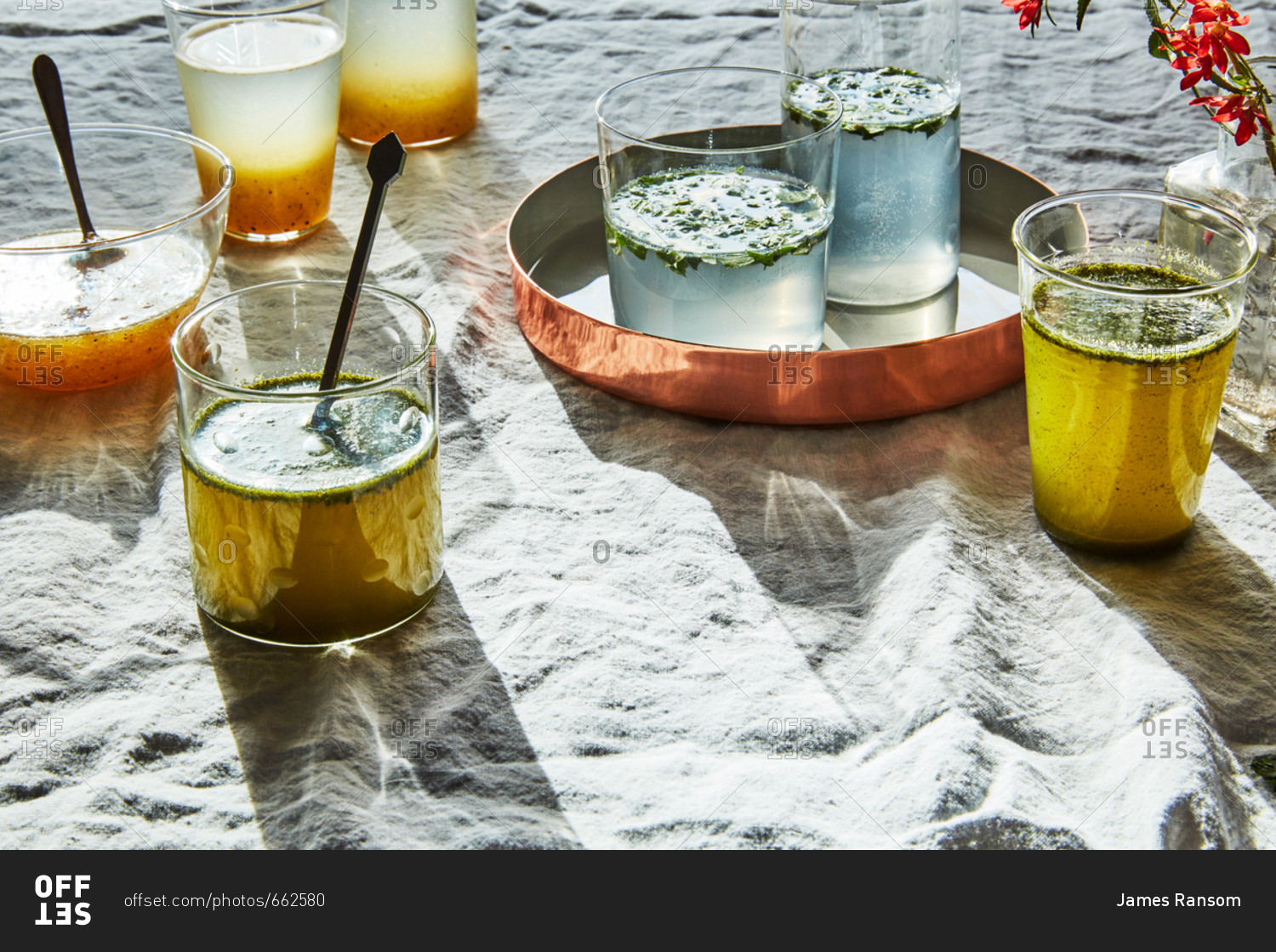 Манго ласси. Ласси индийская кухня. Индийские напитки. Индийское традиционное чаепитие. Напитки.