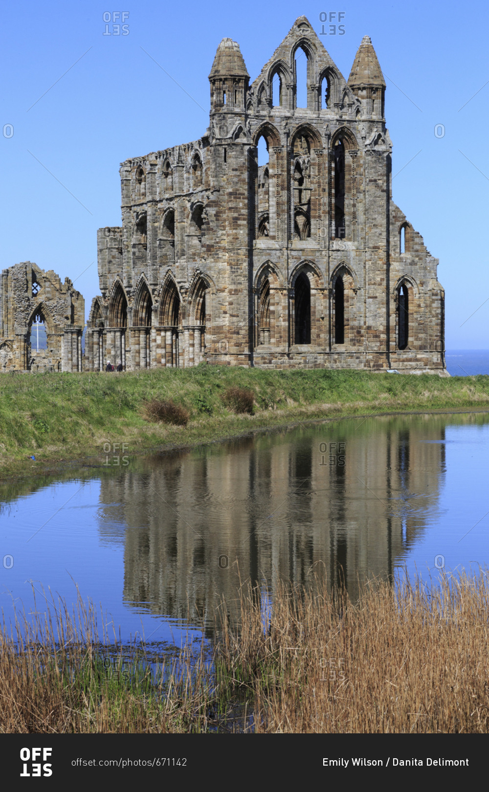England, North Yorkshire, Whitby, North Sea, East Cliff, English Heritage Site, ruins of Benedictine abbey, Whitby Abbey, monastery, Inspiration for early English poet Caedmon and for Bram Stoker's gothic tale Dracula