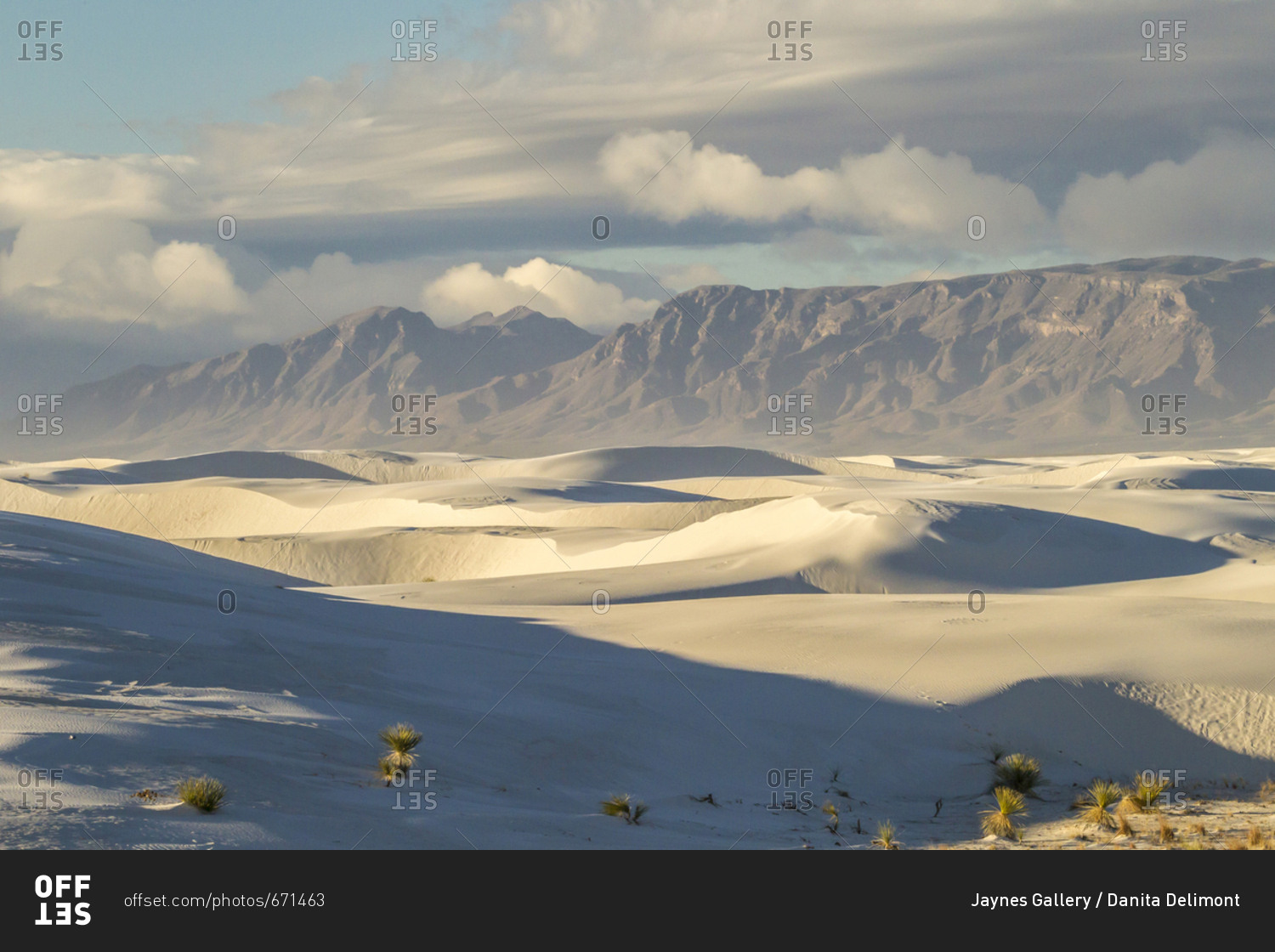 USA, New Mexico, White Sands National Monument, San Andres Mountains and sands