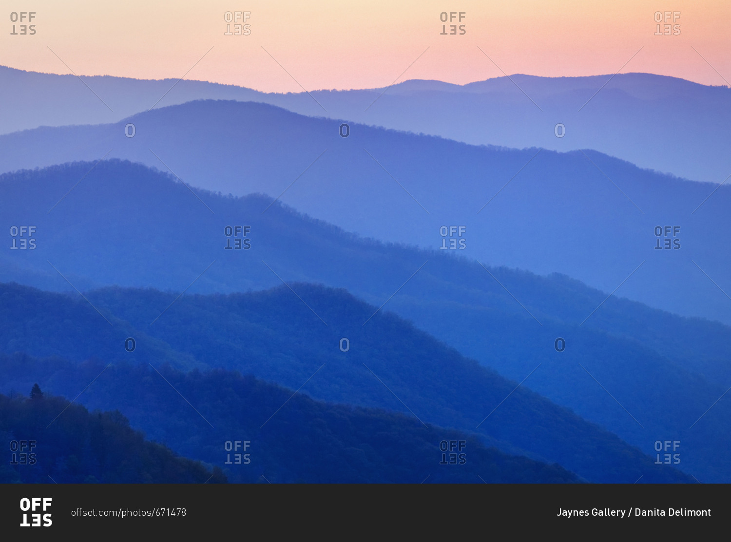 USA, North Carolina, Great Smoky Mountains National Park, Mountain landscape at sunrise