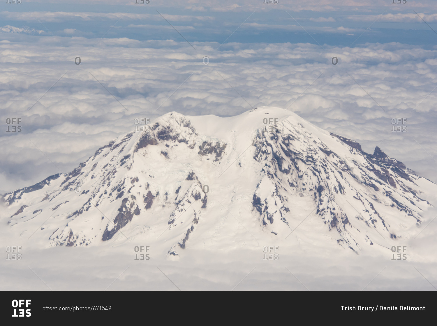 USA, Washington State, Mt, Rainier above clouds, Tallest mountain in Washington State, Stratovolcano, Called Tacoma by Native Americans