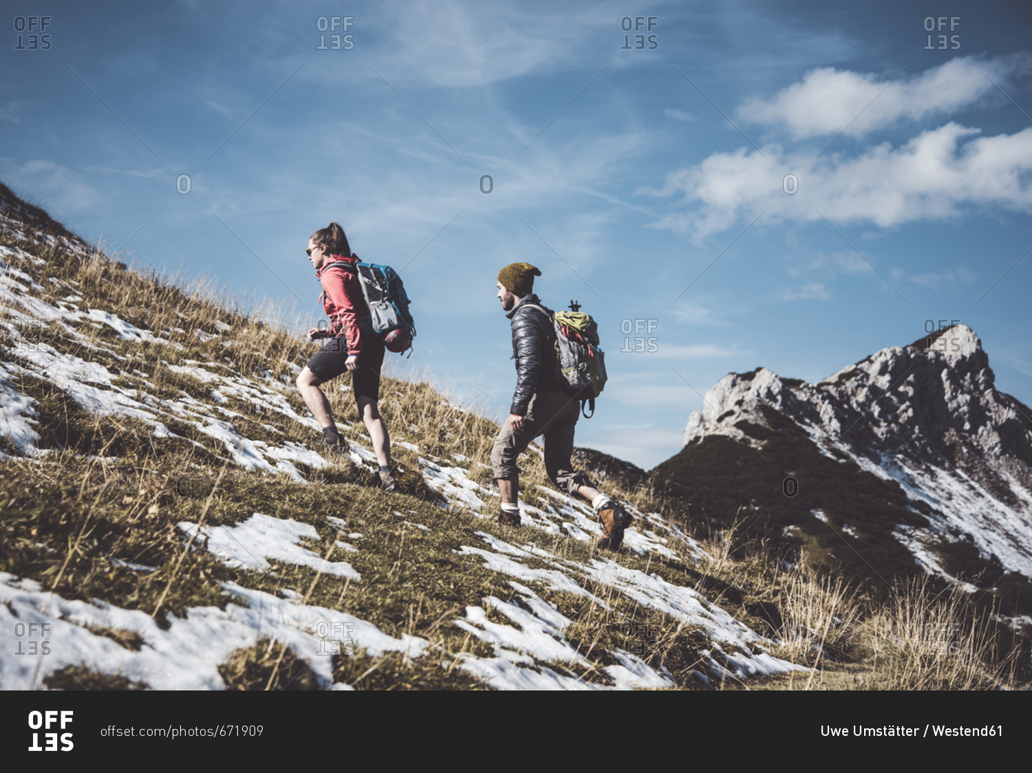 Austria- Tyrol- young couple hiking in the mountains