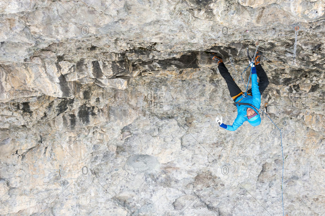 Woman rock climbing cave route called Zero to Hero at Hall of Justice cave, Camp Bird Road, Uncompahgre National Forest, Ouray, Colorado, USA
