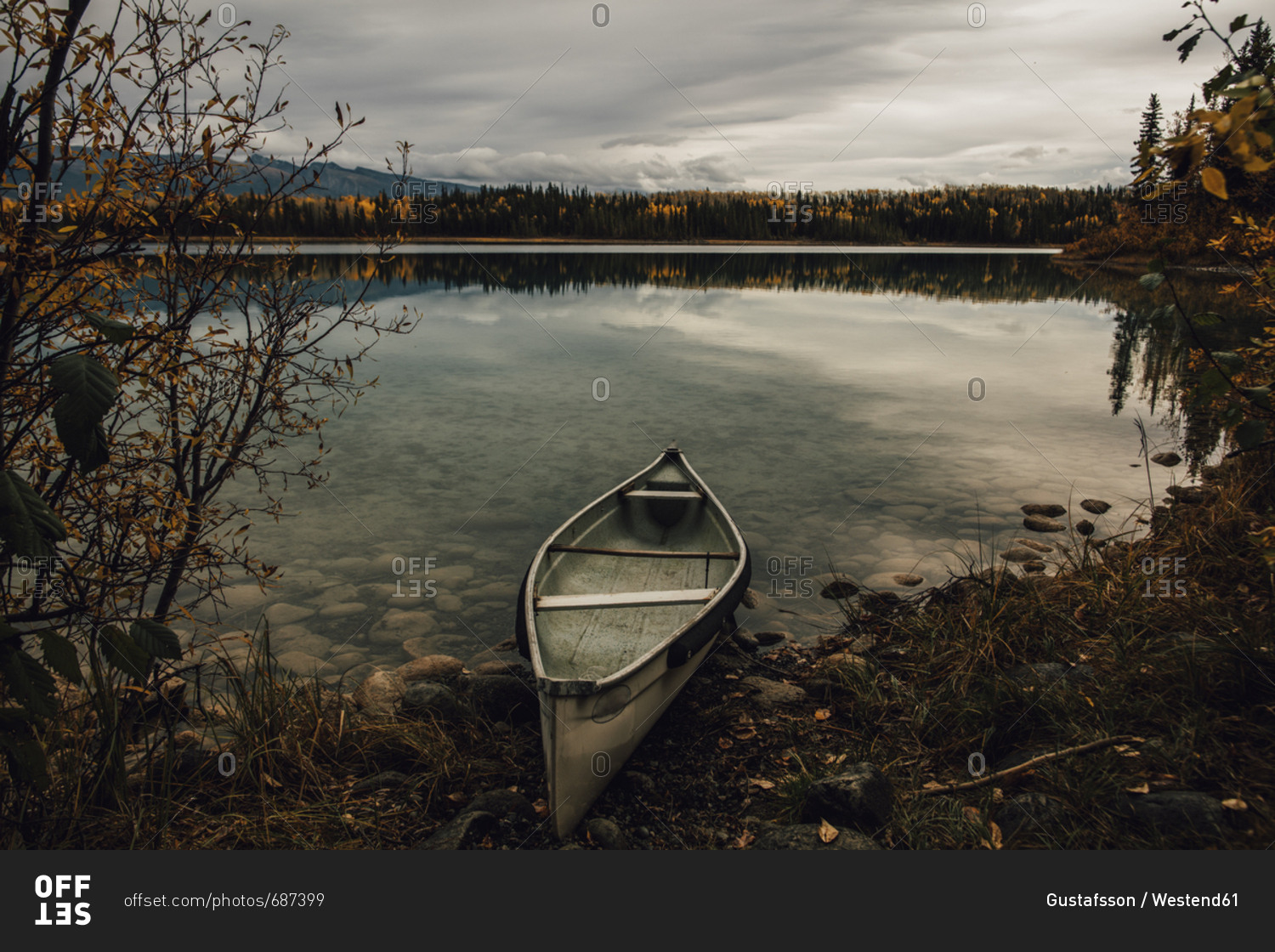 Canada- British Columbia- Boya Lake- Boya Lake Provincial Park- kanu at lakeshore