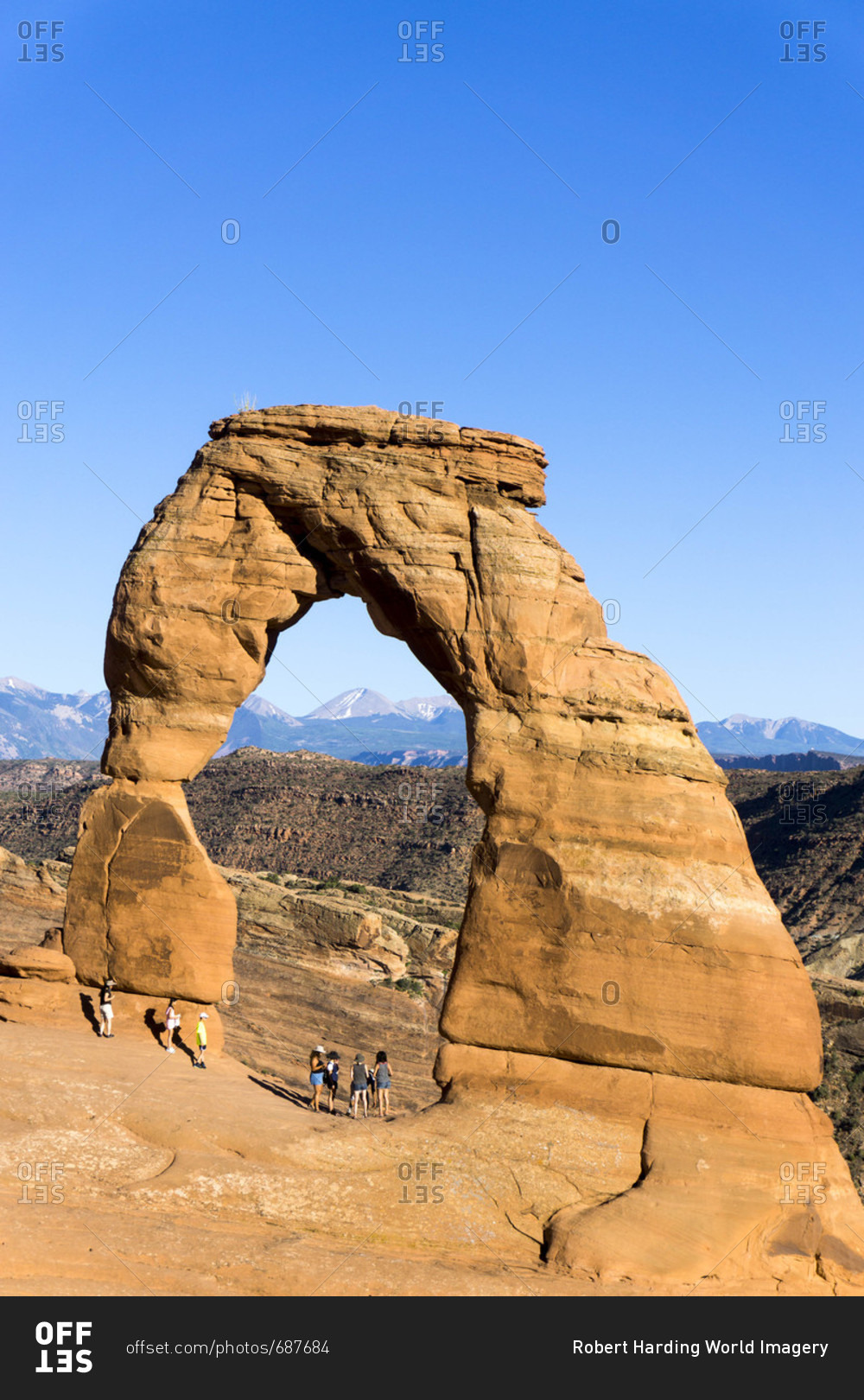 Delicate Arch, with people, Arches National Park, Utah, United States of America, North America
