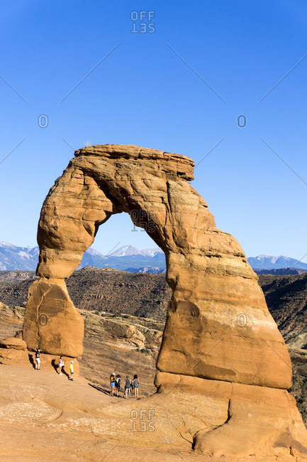 Delicate Arch, with people, Arches National Park, Utah, United States of America, North America
