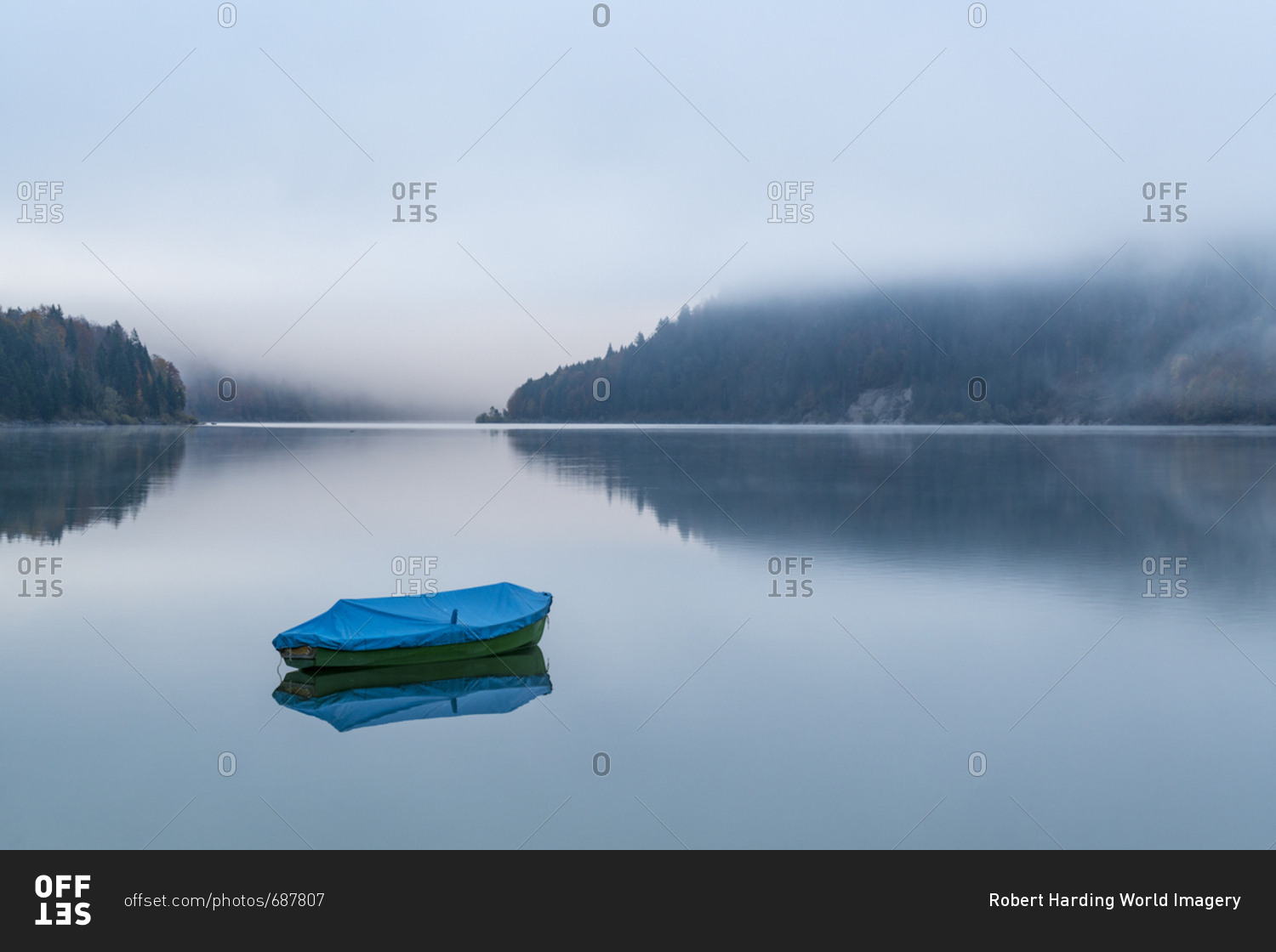 Boat on Sylvenstein Lake in the morning, Bad Tolz-Wolfratshausen district, Bavaria, Germany, Europe