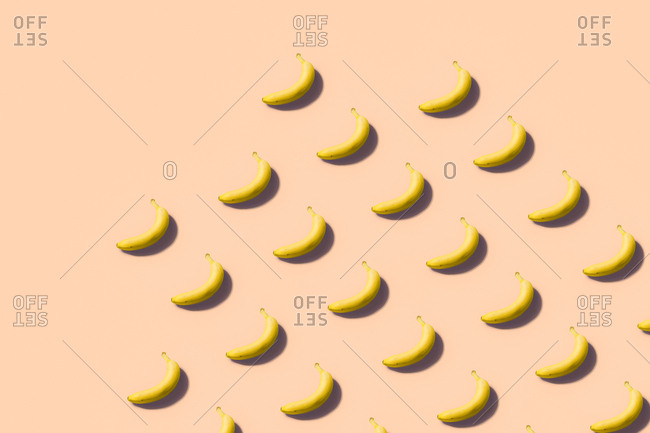 Group of identical bananas - Offset