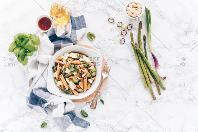 Spring pasta with zucchini, asparagus and honey