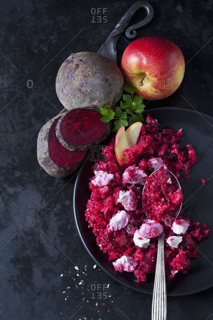 Beetroot salad with durum wheat semolina- apple and soft goat cheese