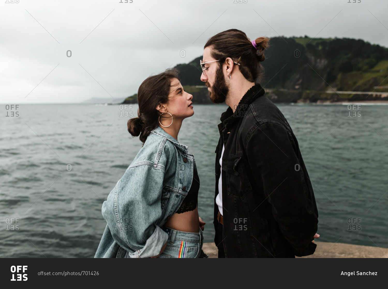 Side profile of a couple looking at each other Stock Photo - Alamy