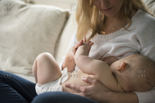 Mother breastfeeding baby (12-17 months)