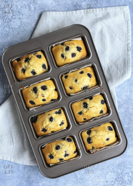 mini loaf baking pan stock photos - OFFSET