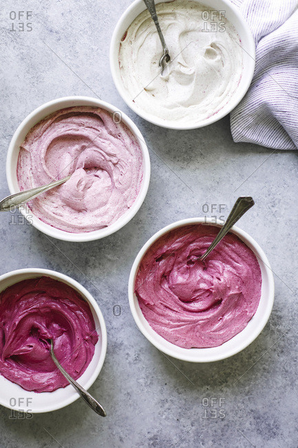 Pink frosting in bowls - Offset