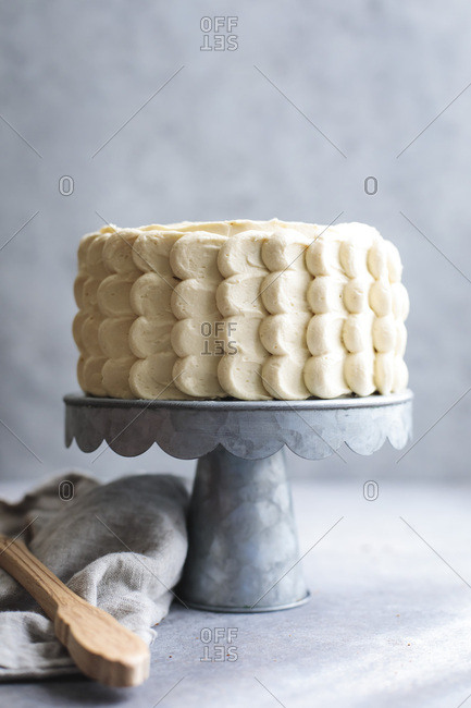 A frosted layer cake - Offset