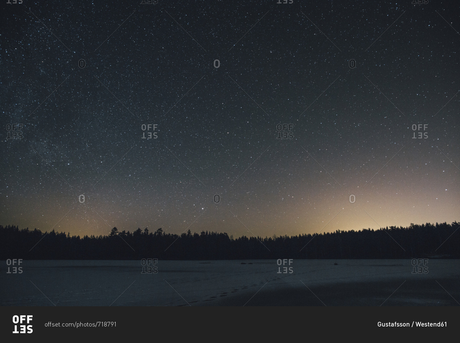 Sweden- Sodermanland- frozen lake Navsjon in winter under starry sky at night