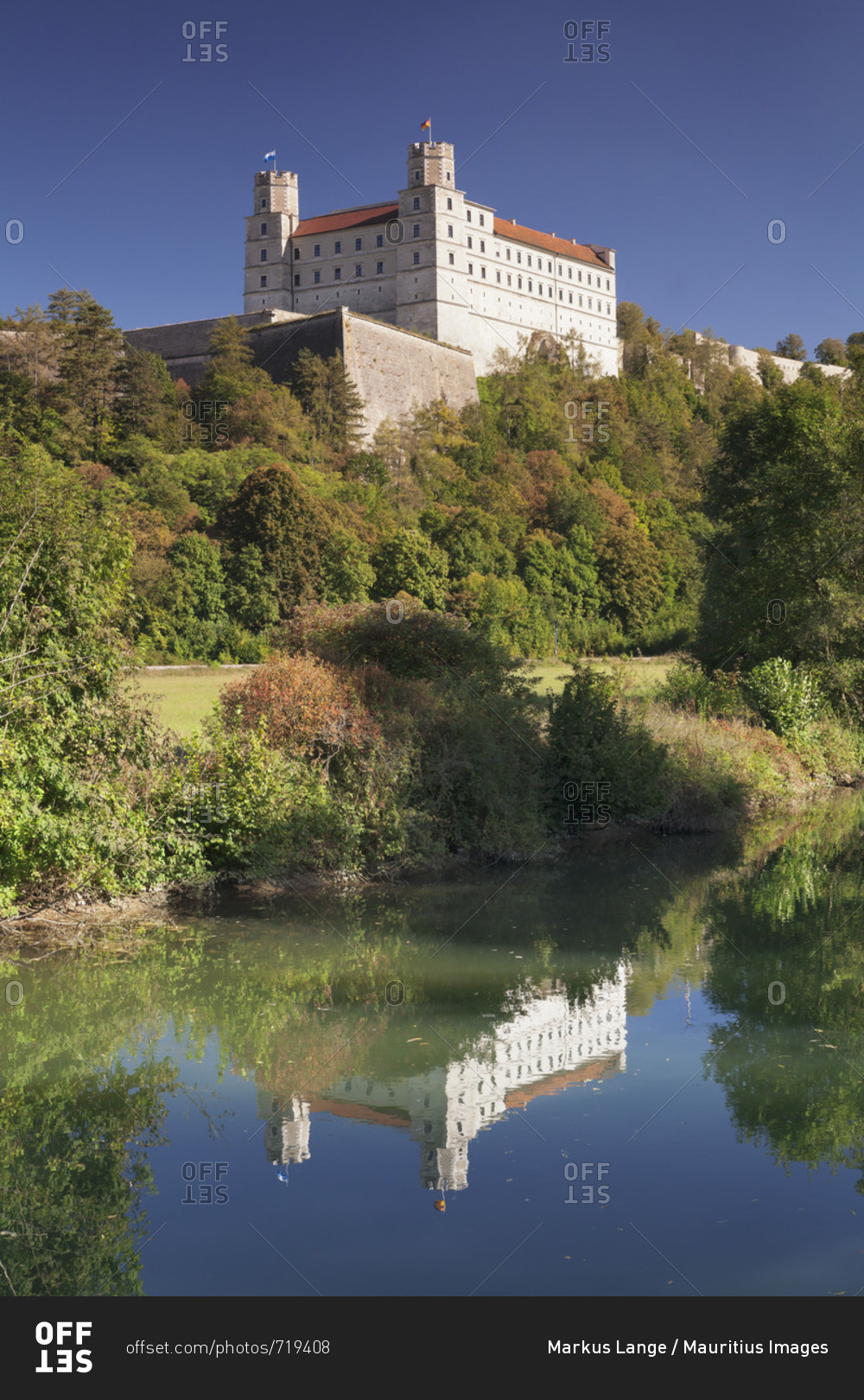 Willibaldsburg (spur castle) is reflected at the Altmuehl, nature reserve Altmuehl valley, Eichstatt, Altmuehl valley, Upper Bavaria, Bavarians, Germany