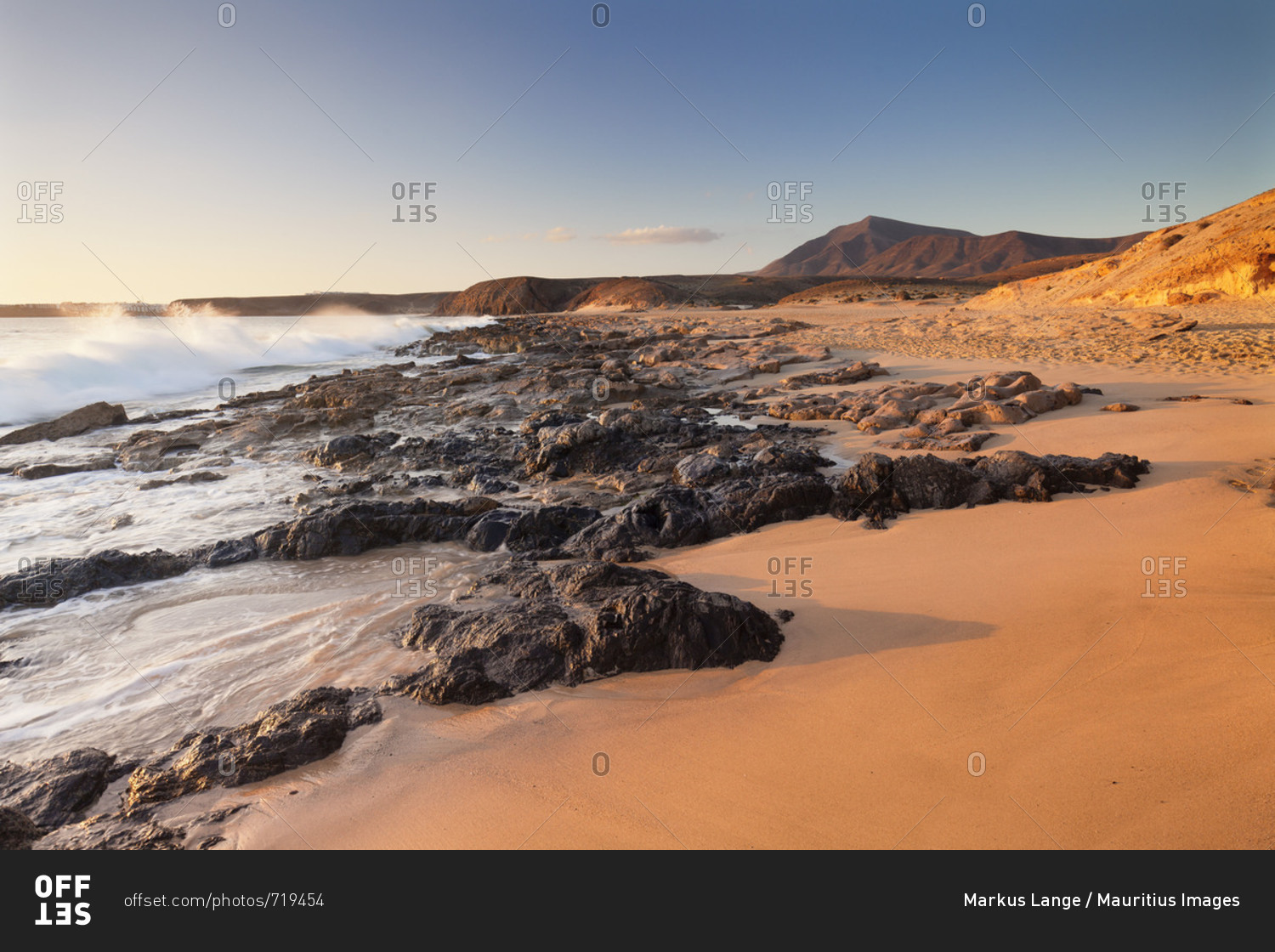 Playa Mujeres at sundown, Papagayo beaches, near Playa Blanca, Lanzarote, Canary islands, Spain