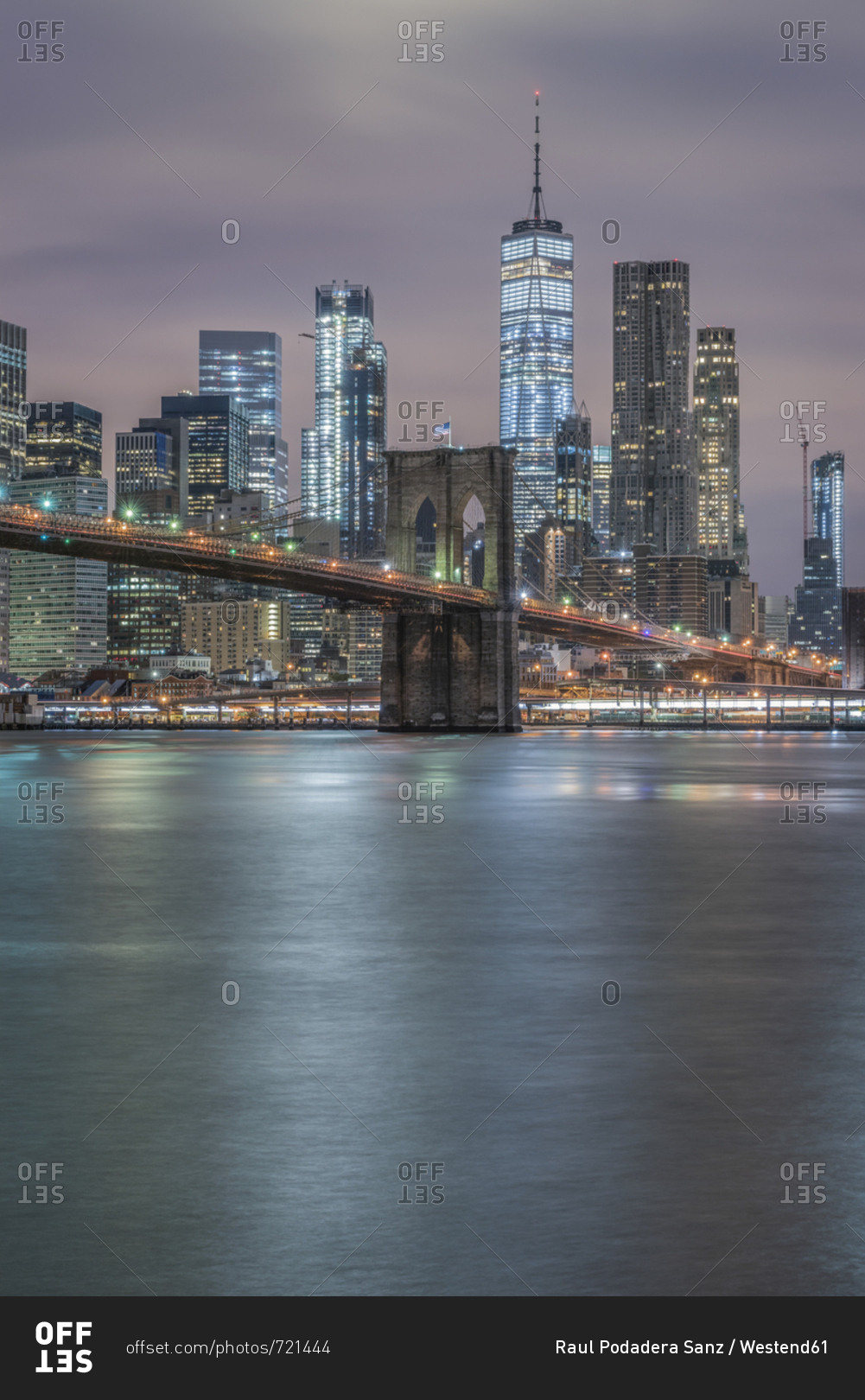 USA- New York City- Manhattan- Brooklyn- cityscape with Brooklyn Bridge at night