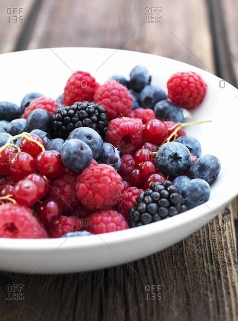 A plate of berries