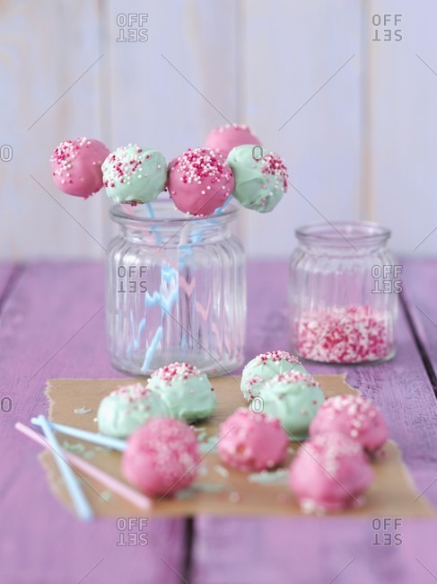Pink and mint-green cake pops