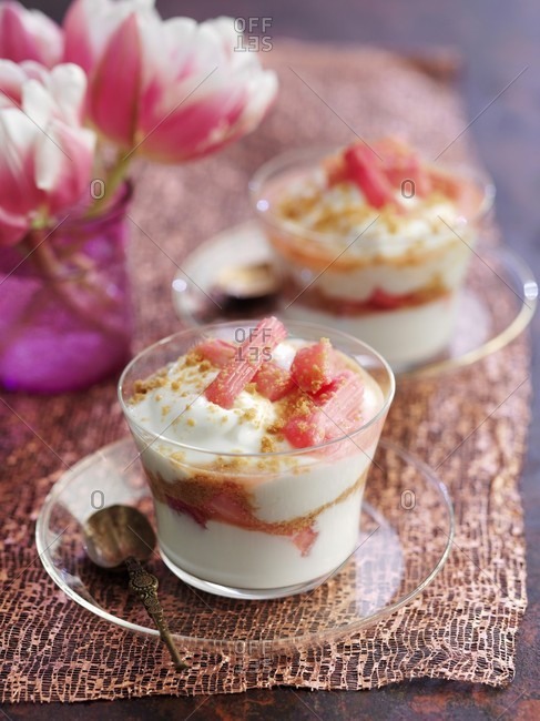 ice cream with rhubarb and crumbled ginger biscuits