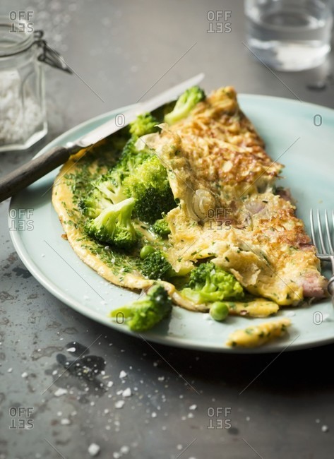 Broccoli omelette with peas - Offset