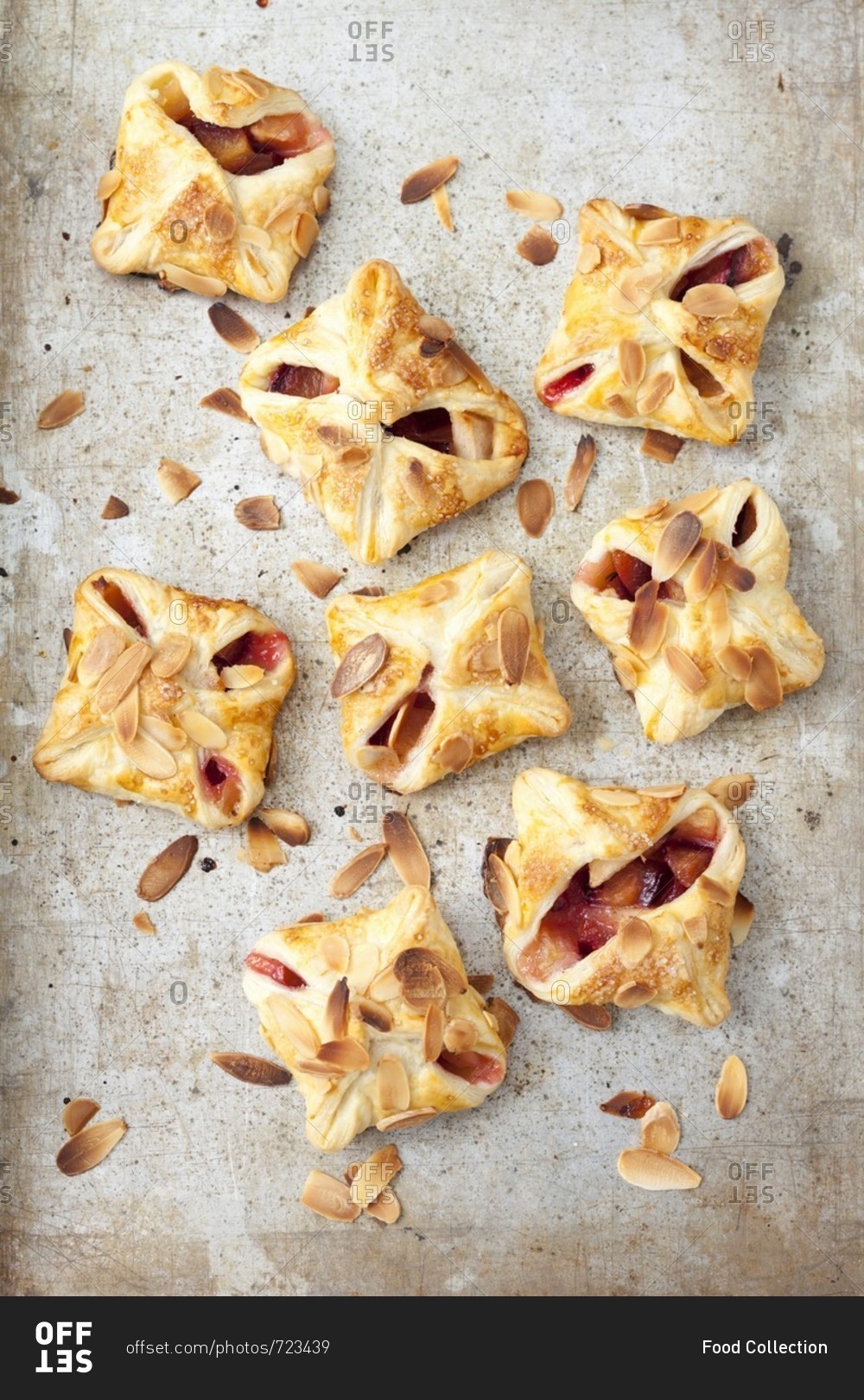 Puff pastry parcels with apples, plums and flaked almonds
