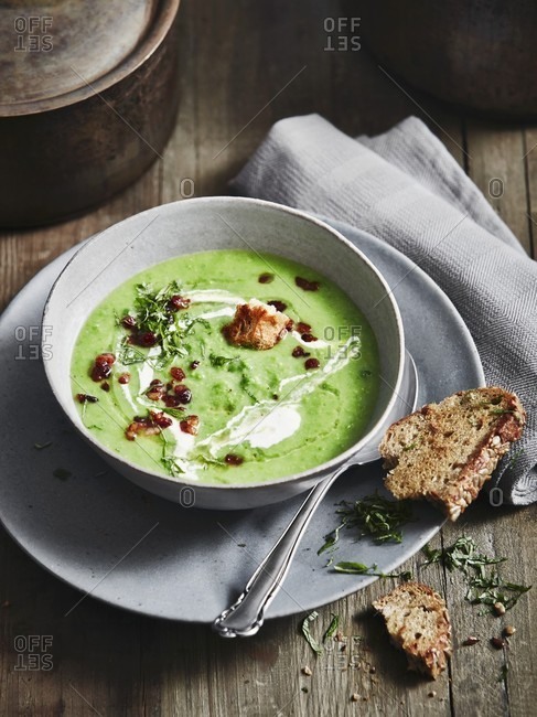 Pea soup with croutons - Offset