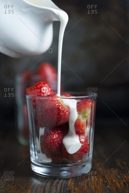 Strawberries with whipped cream - Offset
