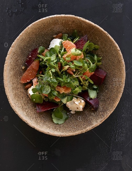 An autumnal salad with beetroot, grapefruit and cheese