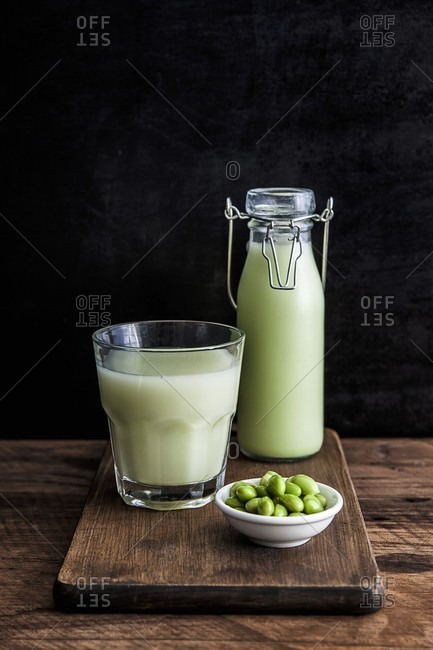 Edamame milk with green soya beans