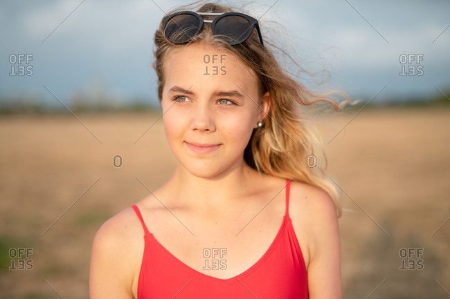 Premium Photo | Outdoors lifestyle portrait of stunning blonde girl woman  walking on the city street wearing sunglasses and black leather jacket