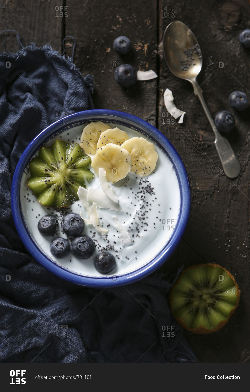 A smoothie bowl with soy yoghurt, fruit, poppy seeds and coconut flakes