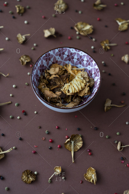 Bowl of dried mushrooms - Offset