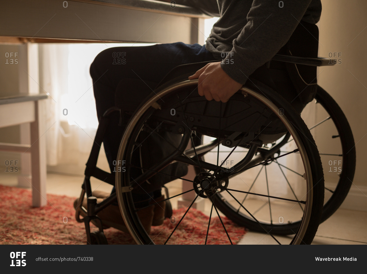 Инвалидная коляска в квартире
