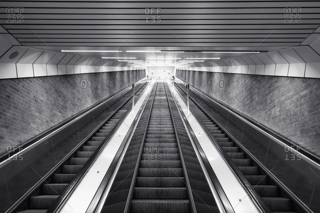 escalator clipart black and white