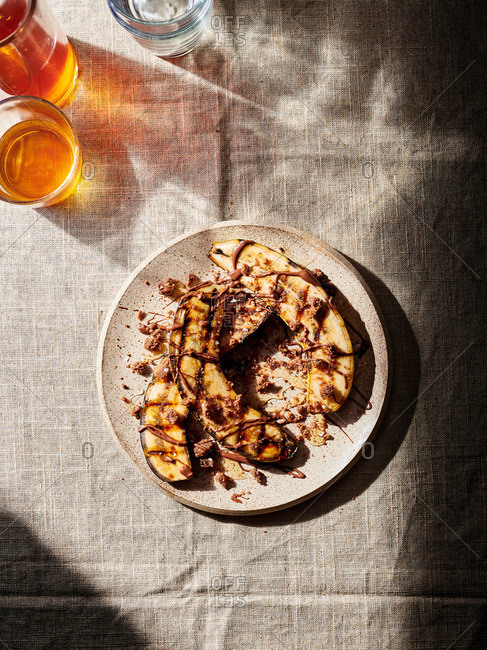 Grilled bananas with chocolate peanut butter and crumbled cookies