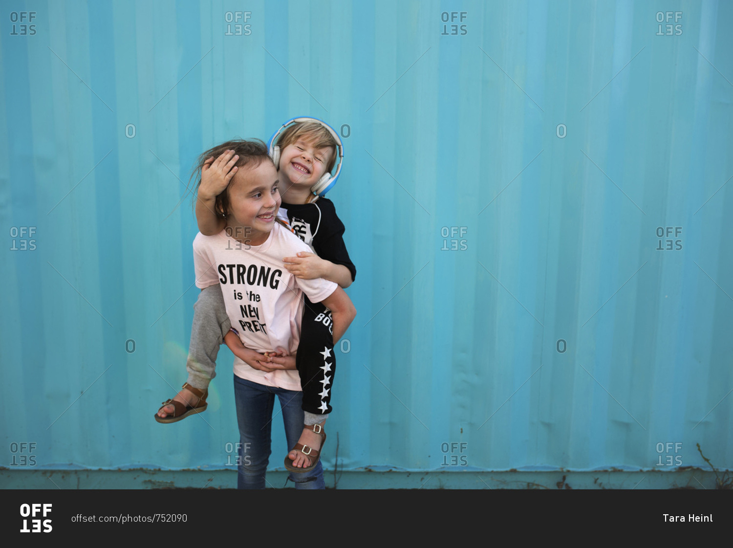 piggyback stock photos - OFFSET