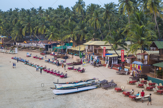 Image Of Palolem Beach Goa India With Coconut Palm Trees Sunbathers On  Holiday Vacation Sun Loungers Beach Treehouses Holidaymakers Swimming In  Sea Kayaks Canoes Fishing Boats And Parasol Umbrellas High-Res Stock Photo -